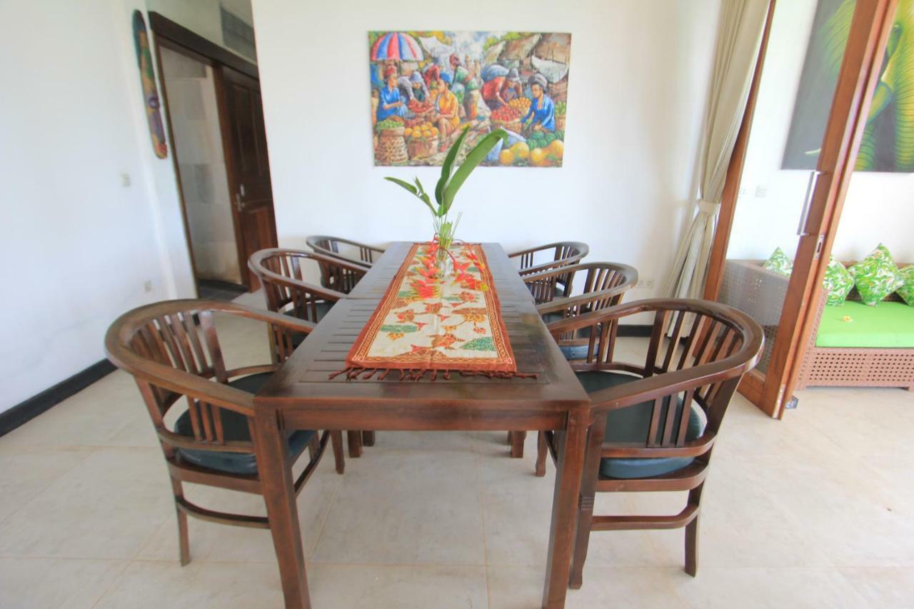 Villa Rinisha Rumah Senja Temukus *