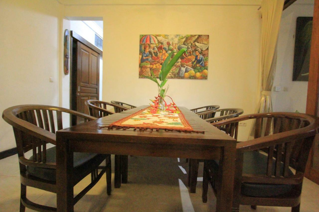 Villa Rinisha Rumah Senja Temukus