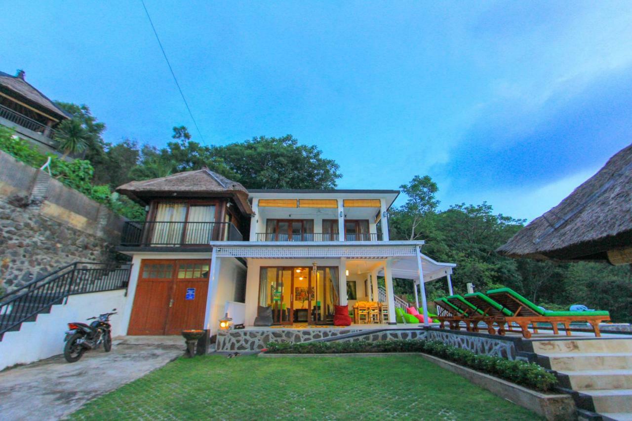 Rinisha Rumah Senja Temukus * Lovina (Bali)