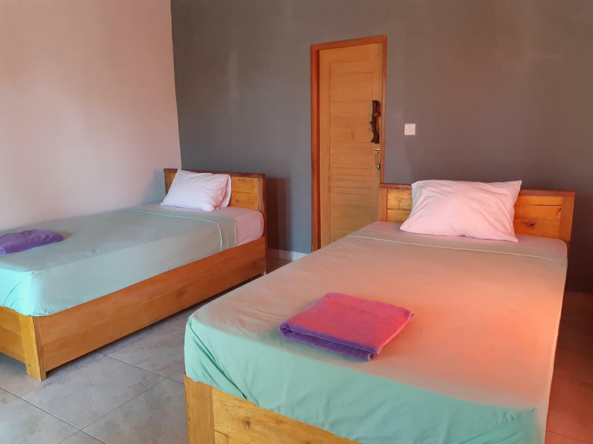 Friend House & Surf Guest house *