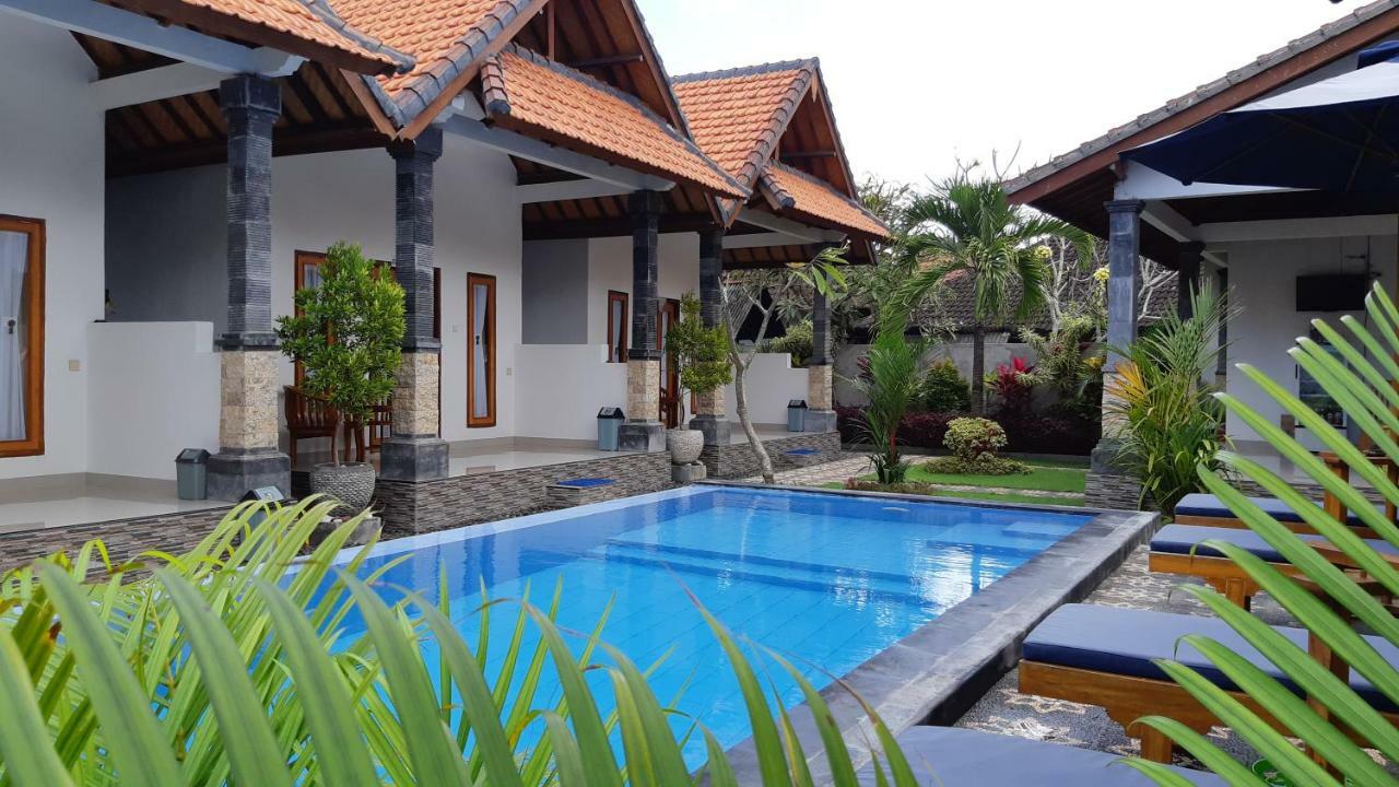 Miko Bali Rumah pedesaan