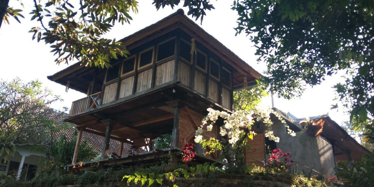 Esa Di Kubu Singaraja (Bali)
