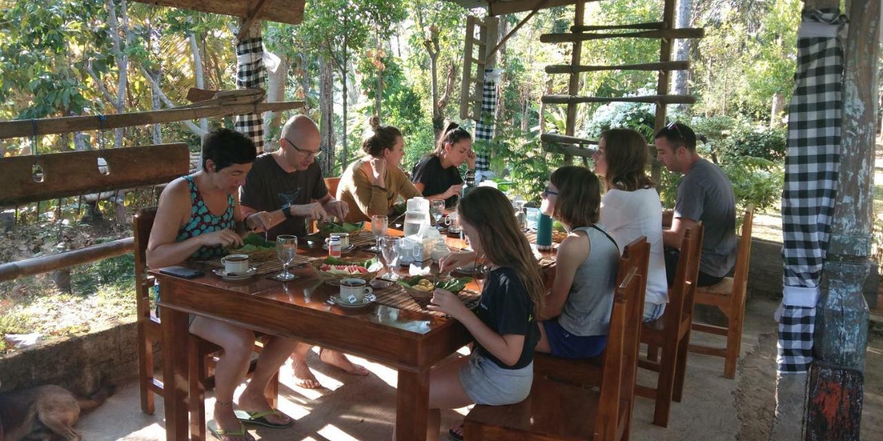 Esa Di Kubu Singaraja (Bali)