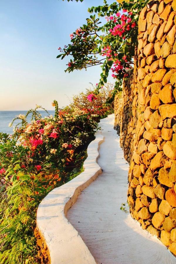 Waenis Sunset View And Restaurant, Amed, Bali Guest house *