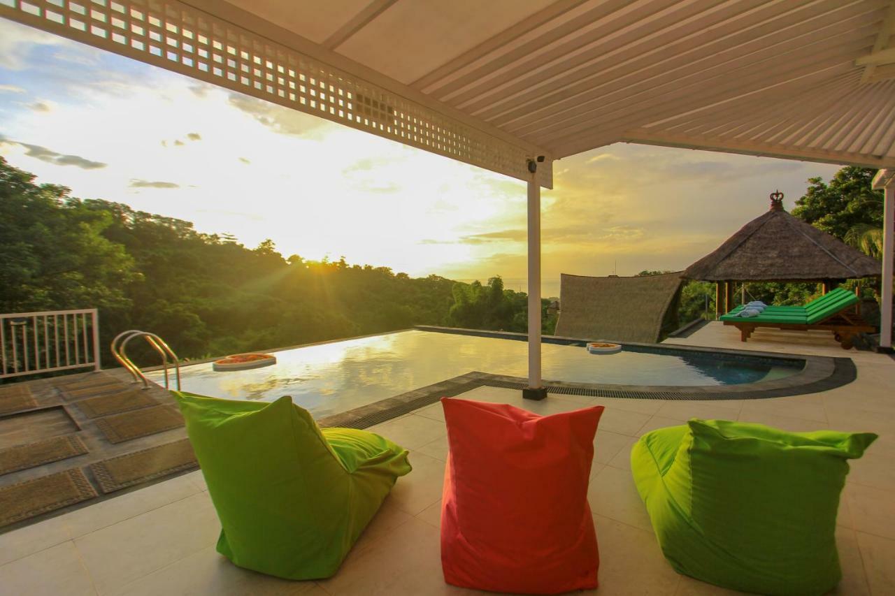 Villa Rinisha Rumah Senja Temukus *