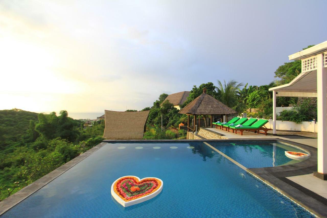 Villa Rinisha Rumah Senja Temukus *