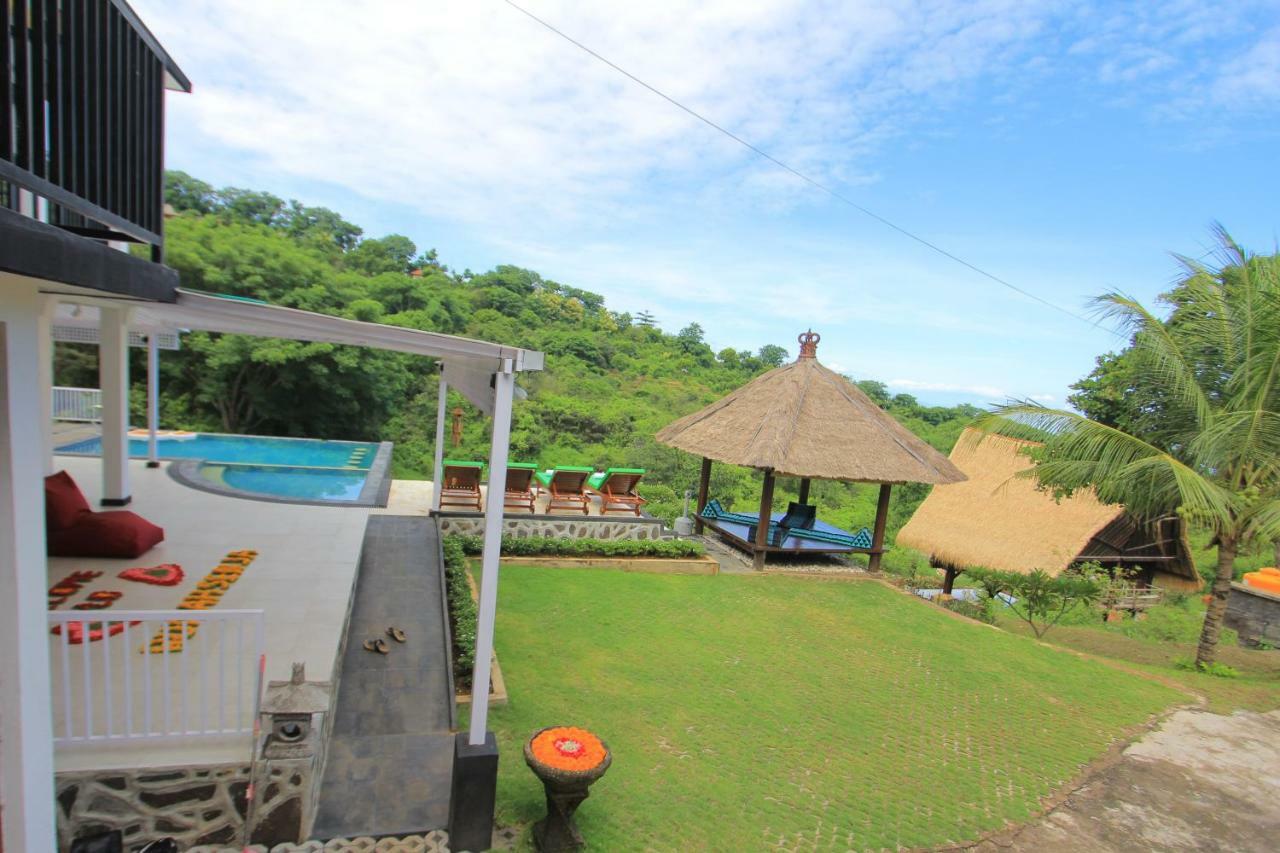 Villa Rinisha Rumah Senja Temukus *