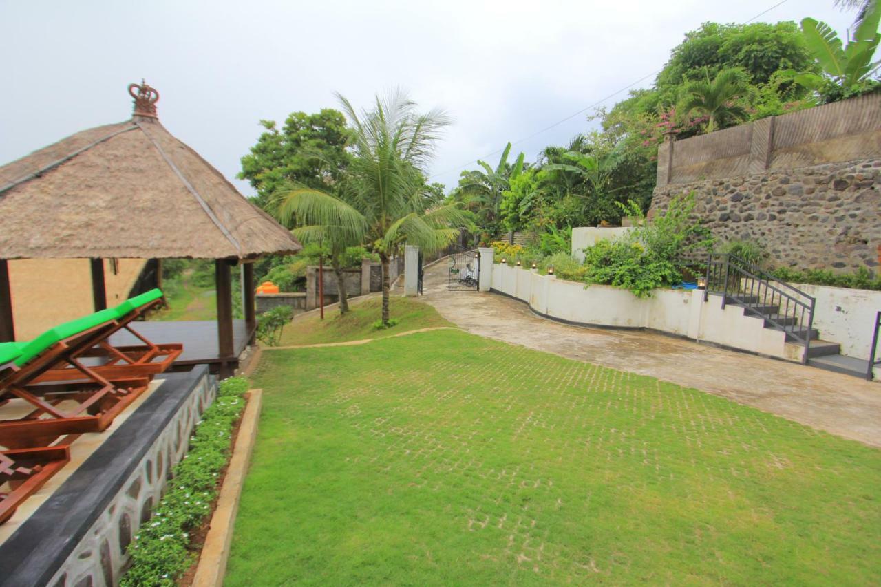 Villa Rinisha Rumah Senja Temukus Lovina (Bali)