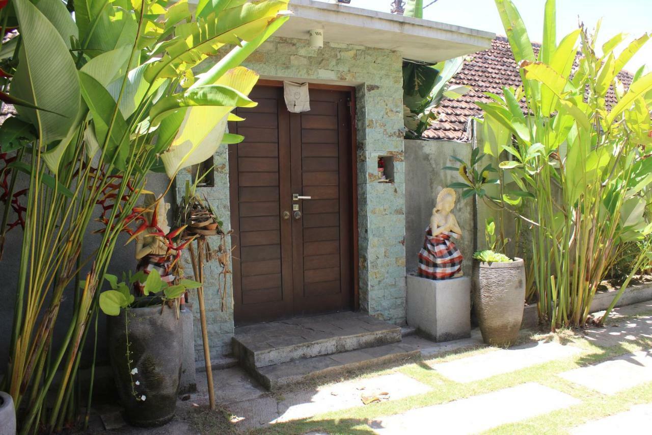 Paranyogan 2* Uluwatu (Bali)