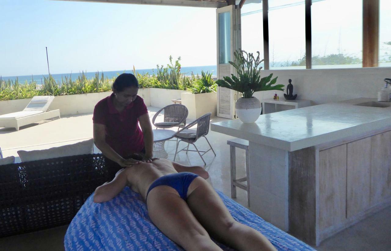 Bali Luxe Beachfront Rooftop Sunsets * Canggu (Bali)