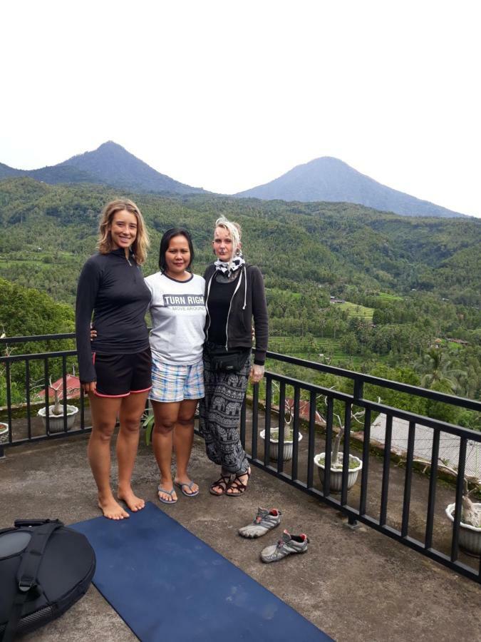 Homestay One And Warung Munduk (Bali)