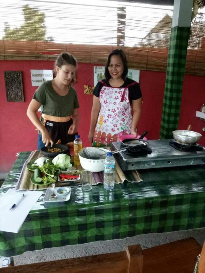 One And Warung *