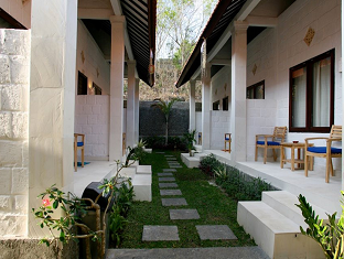 Padang Padang Breeze 2* Uluwatu (Bali)