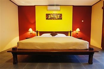 Hotel The Village