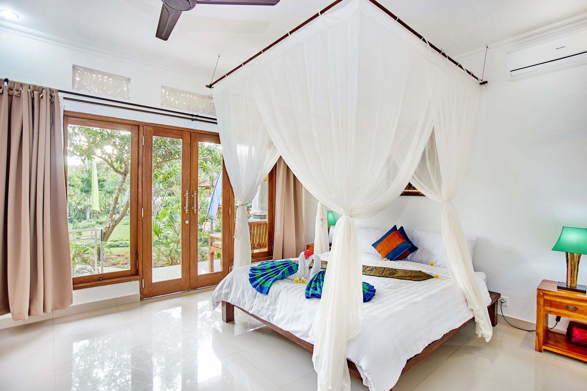 Taos House Nusa