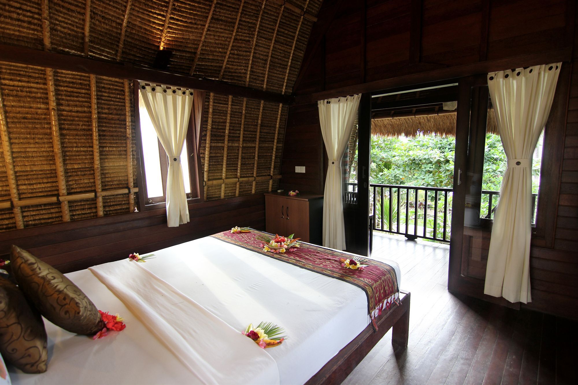 Secret Point Huts Holiday park 3*