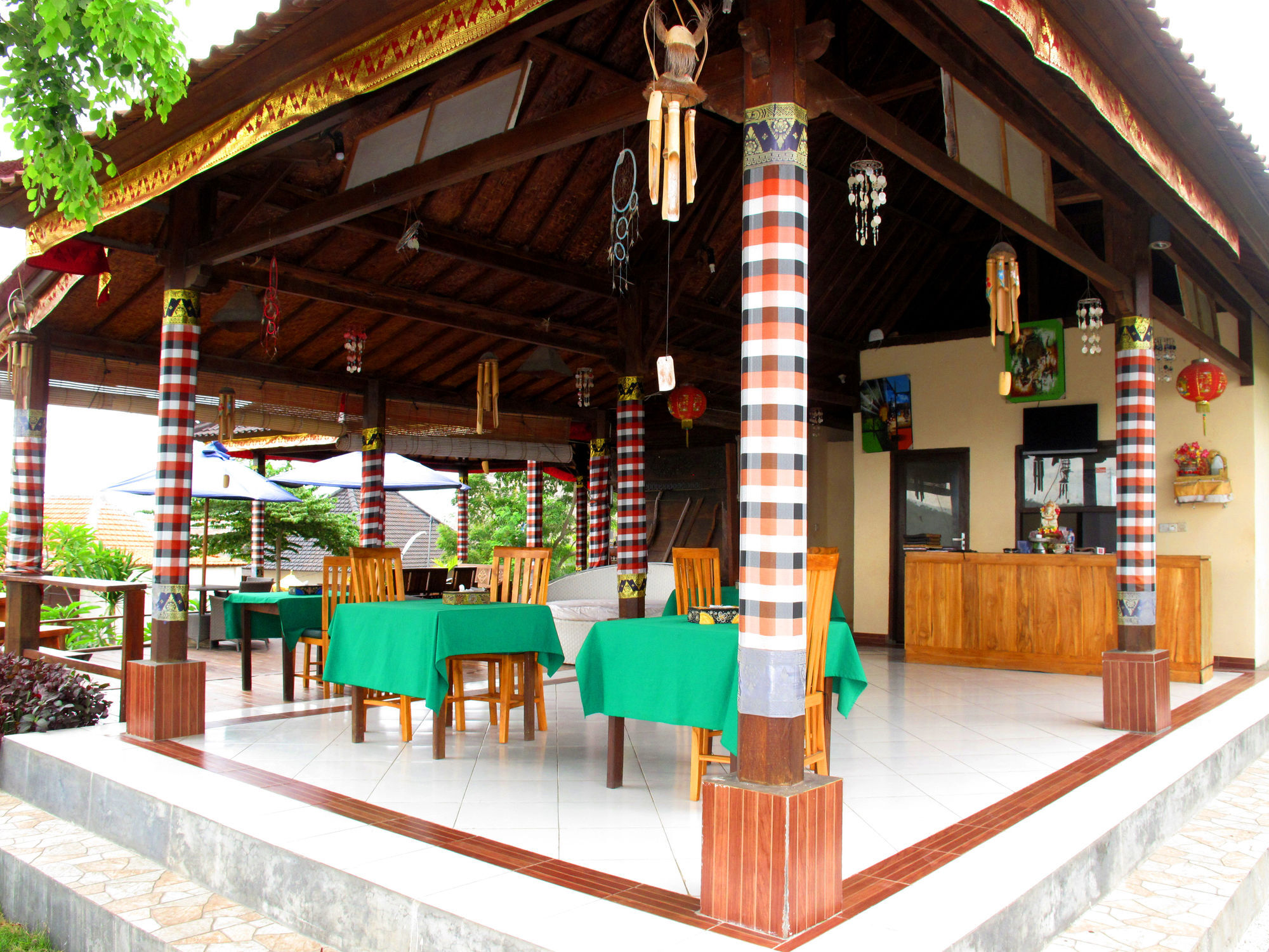 Dimas Huts