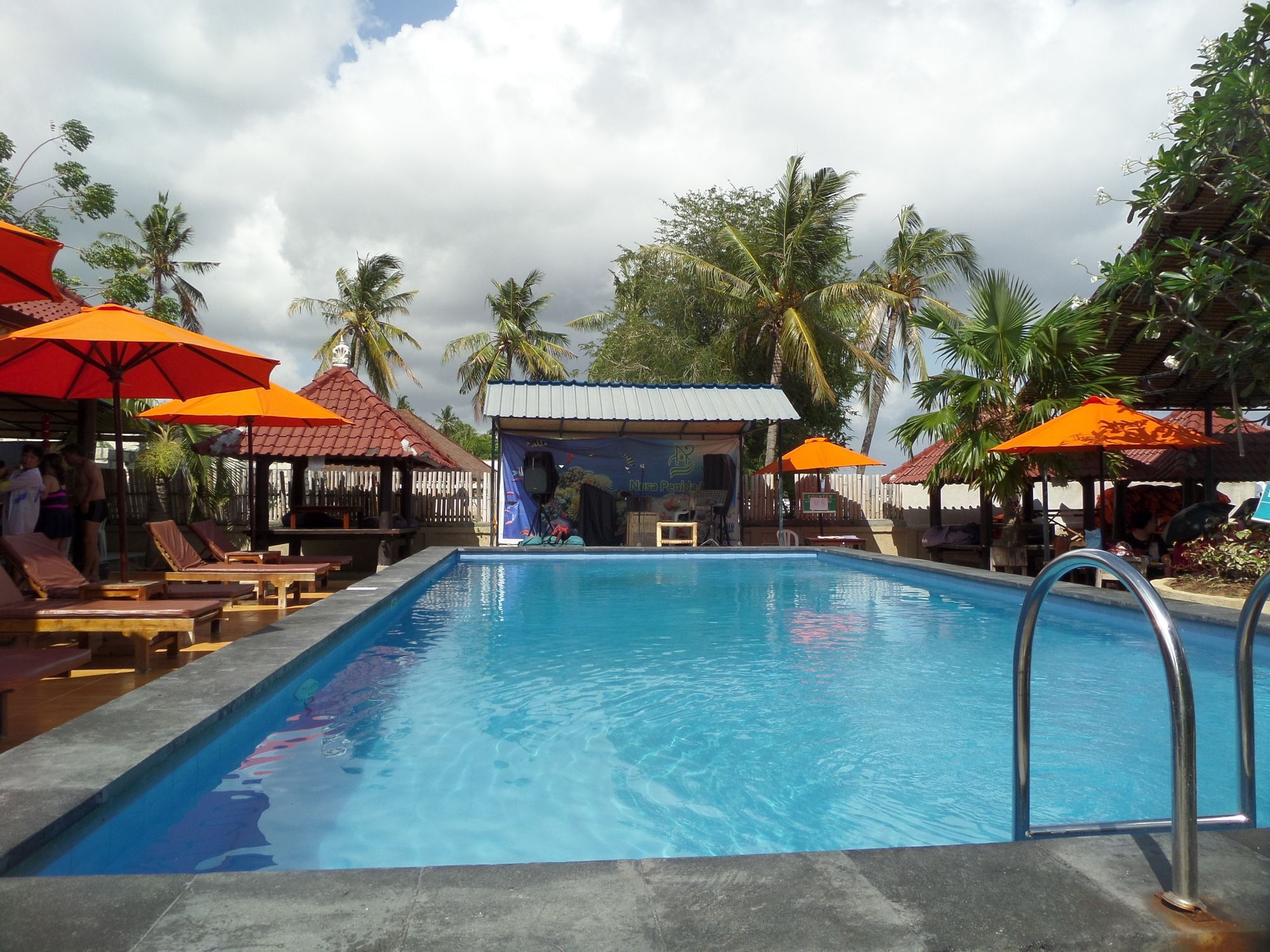 Beachfront Guest house Batununggul