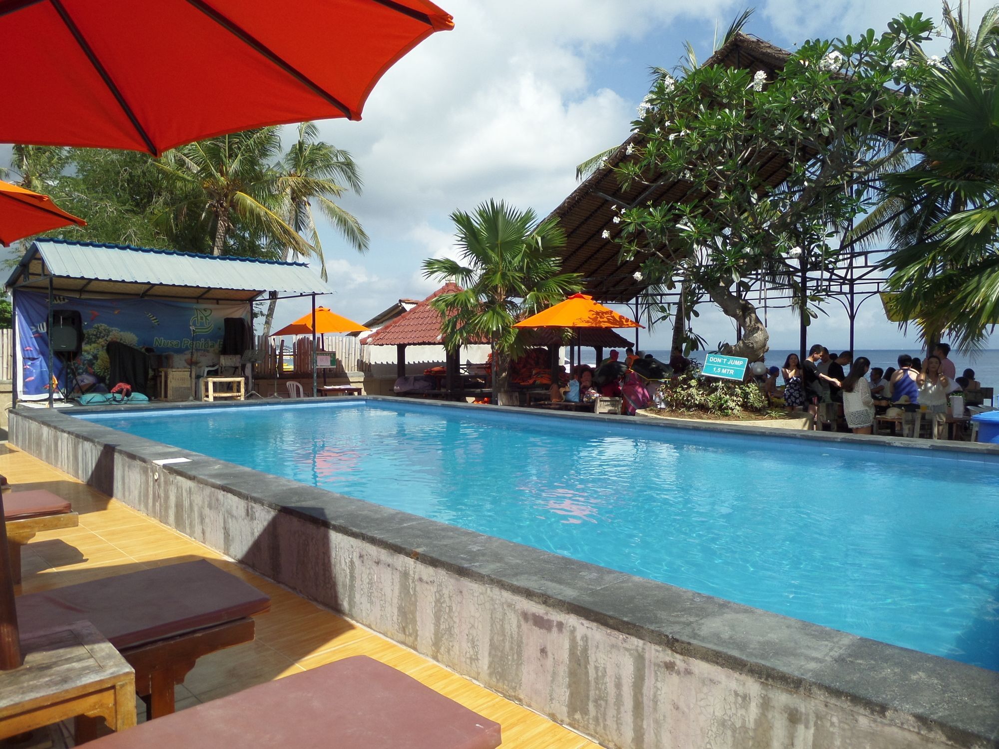 Beachfront Guest house Batununggul