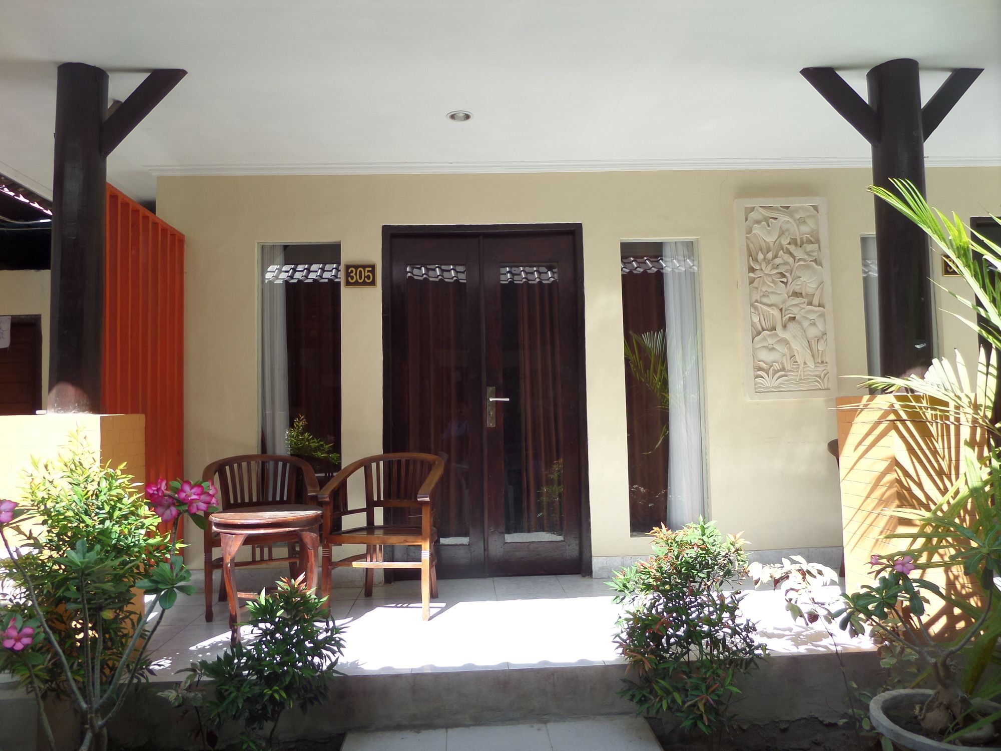 Beachfront Guest house Batununggul