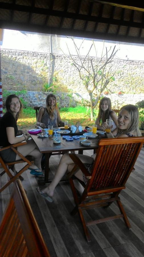 Adila Warung And Guest house *