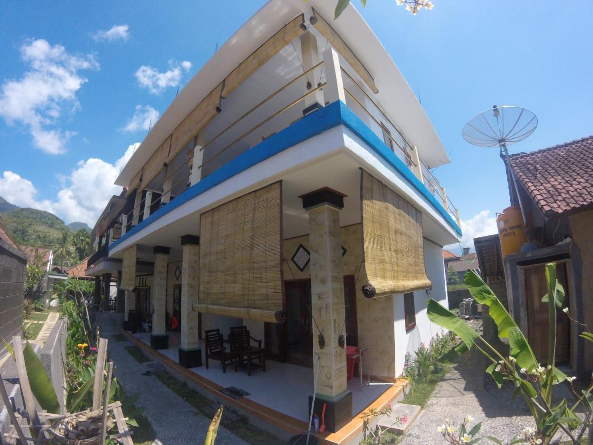 & Restaurant Segara Homestay *