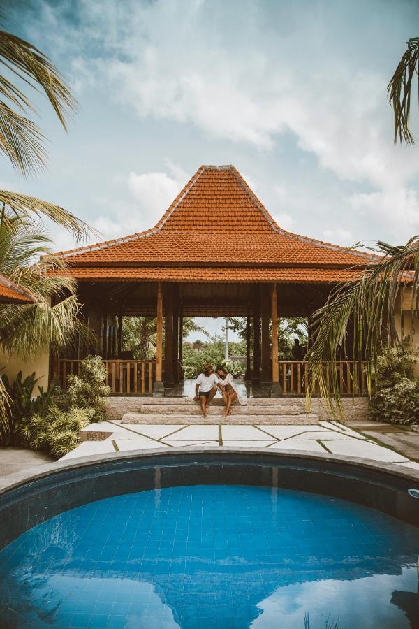 Ocho Bali Surf Camp Homestay
