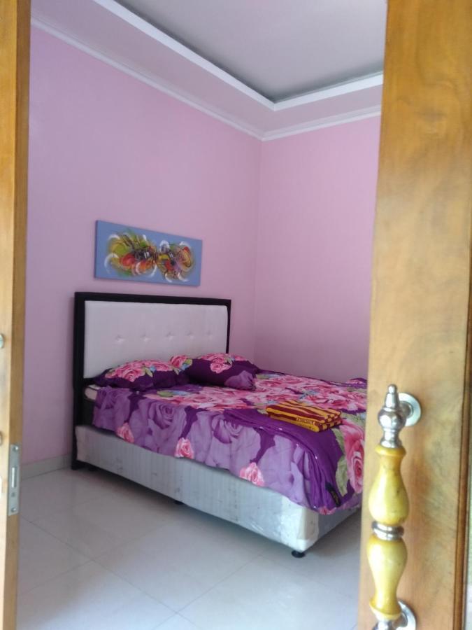 Tempat Tidur & Sarapan Memes House Backpacker 2*