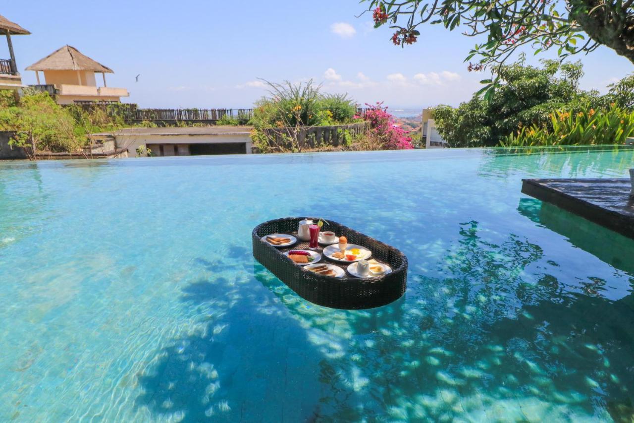 Tigadis Ungasan (Bali)