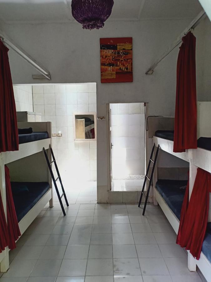 Hotel Gusti Homestay *