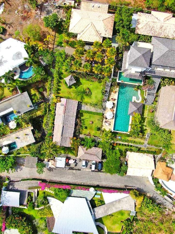 The Eyes Villas 3*