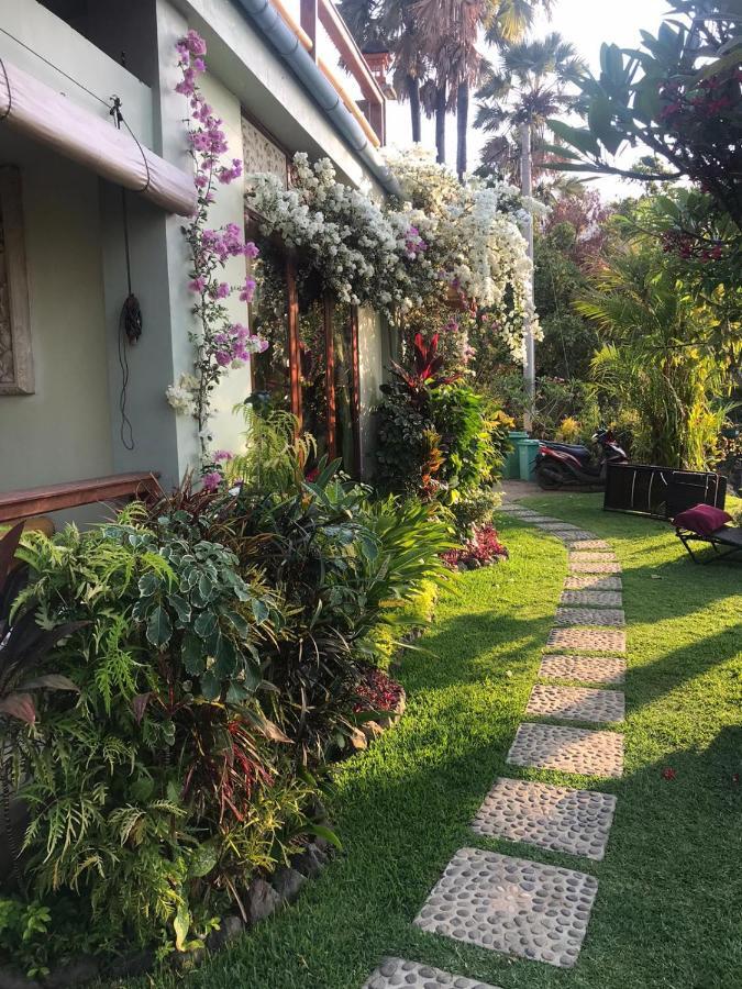 Cantik Sambirenteng Bed & Breakfast Gretek