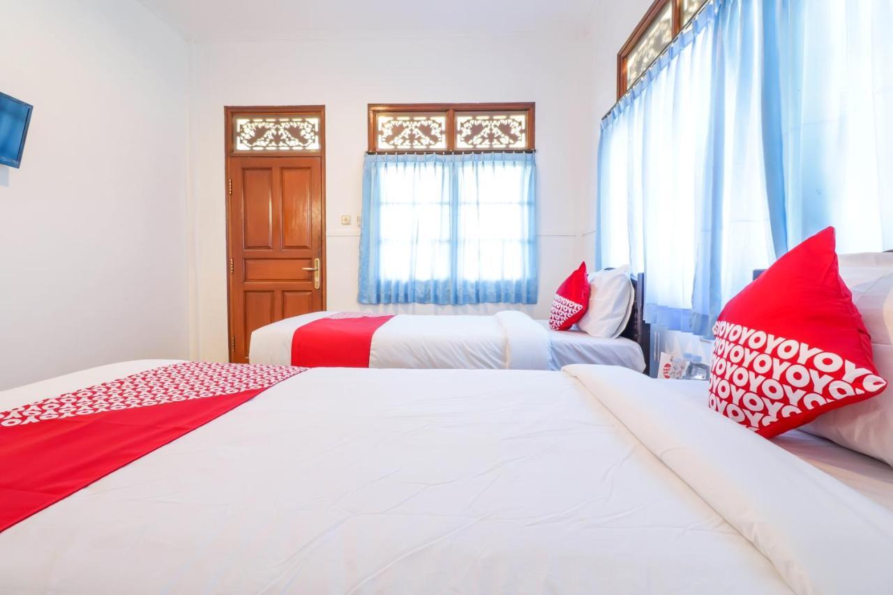 Vaccinated Staff - Oyo 1741 Komala Indah Cottages Hotel 2*