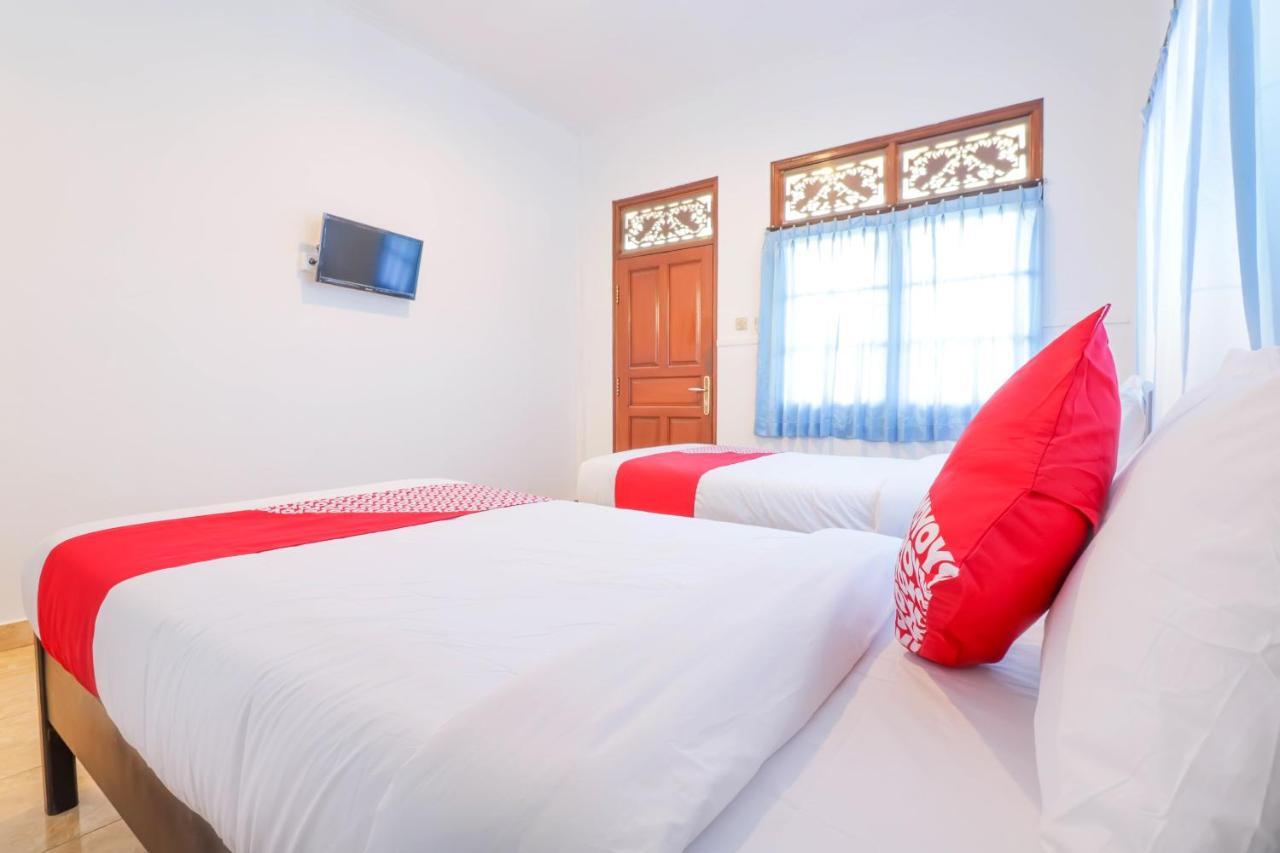 Vaccinated Staff - Oyo 1741 Komala Indah Cottages Hotel Kuta (Bali)