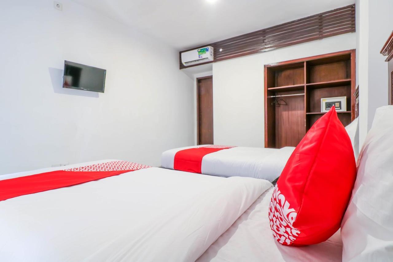 Vaccinated Staff - Oyo 1741 Komala Indah Cottages Hotel