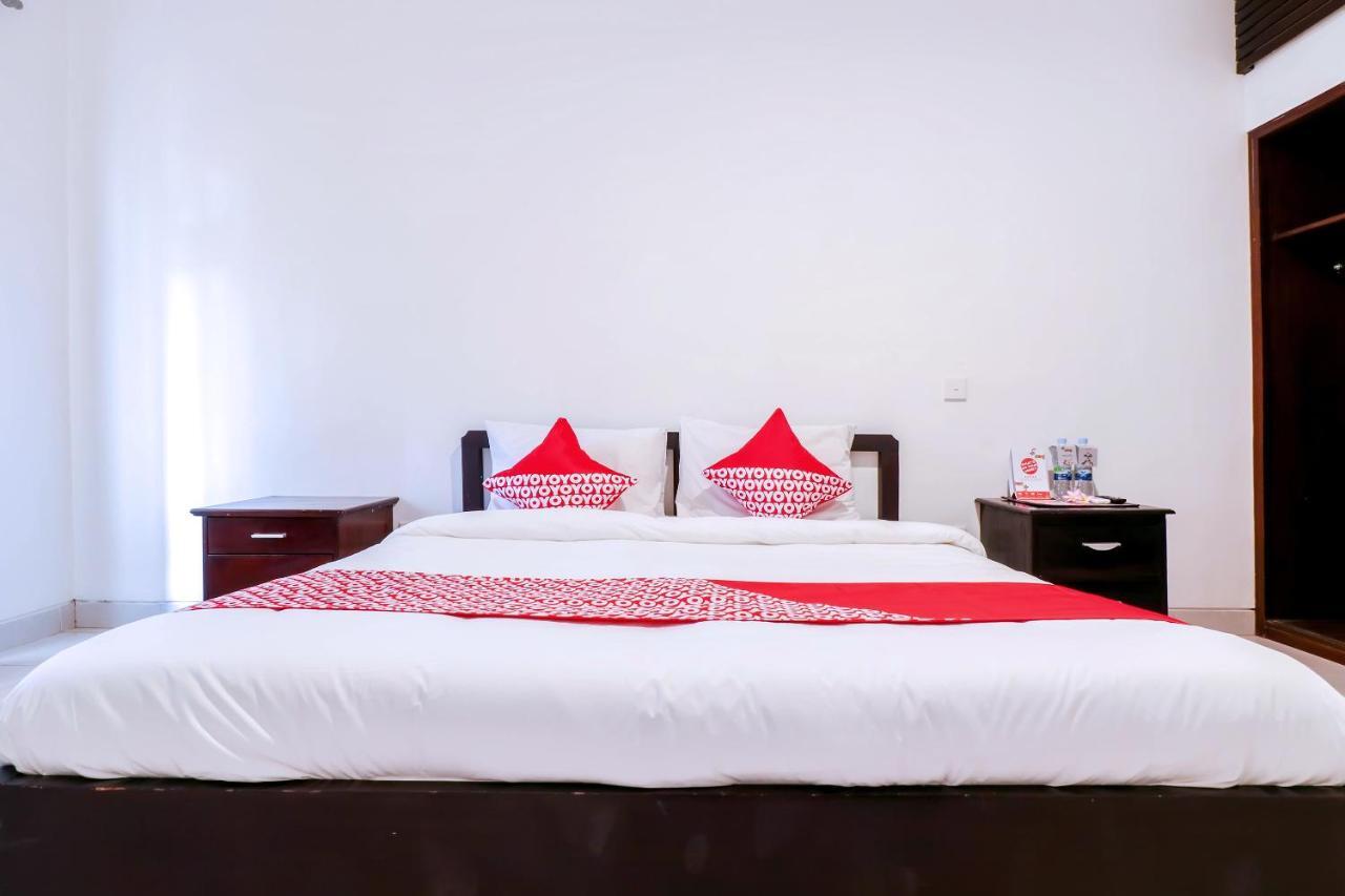 Vaccinated Staff - Oyo 1741 Komala Indah Cottages Hotel 2*