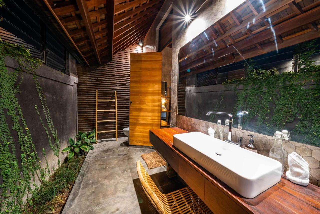 Wirtiga - Elegant 3bdr In The Heart Of Canggu! Villa