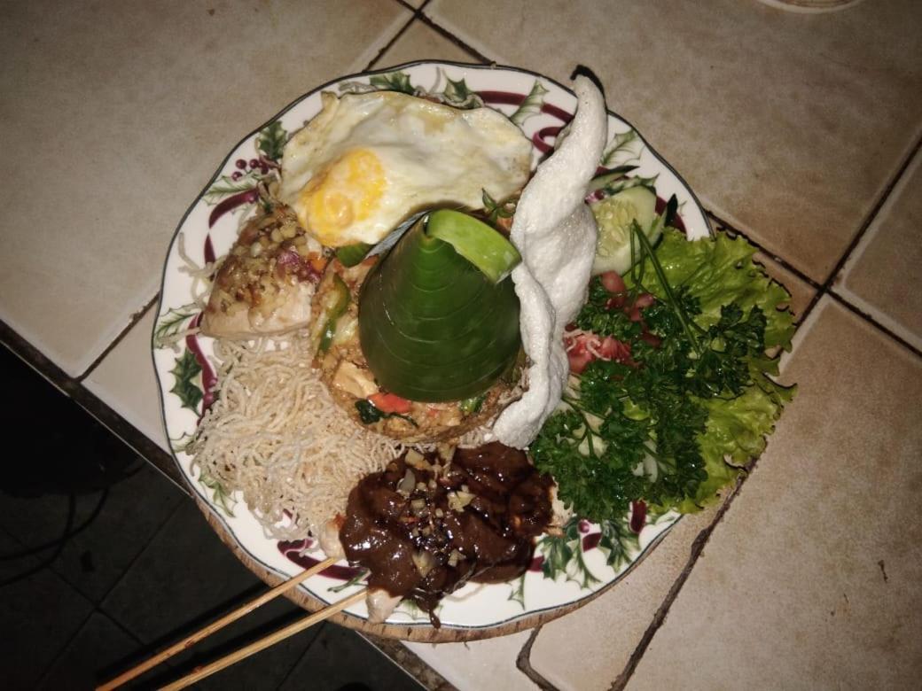 Barclona Lovina * Buleleng (Bali)