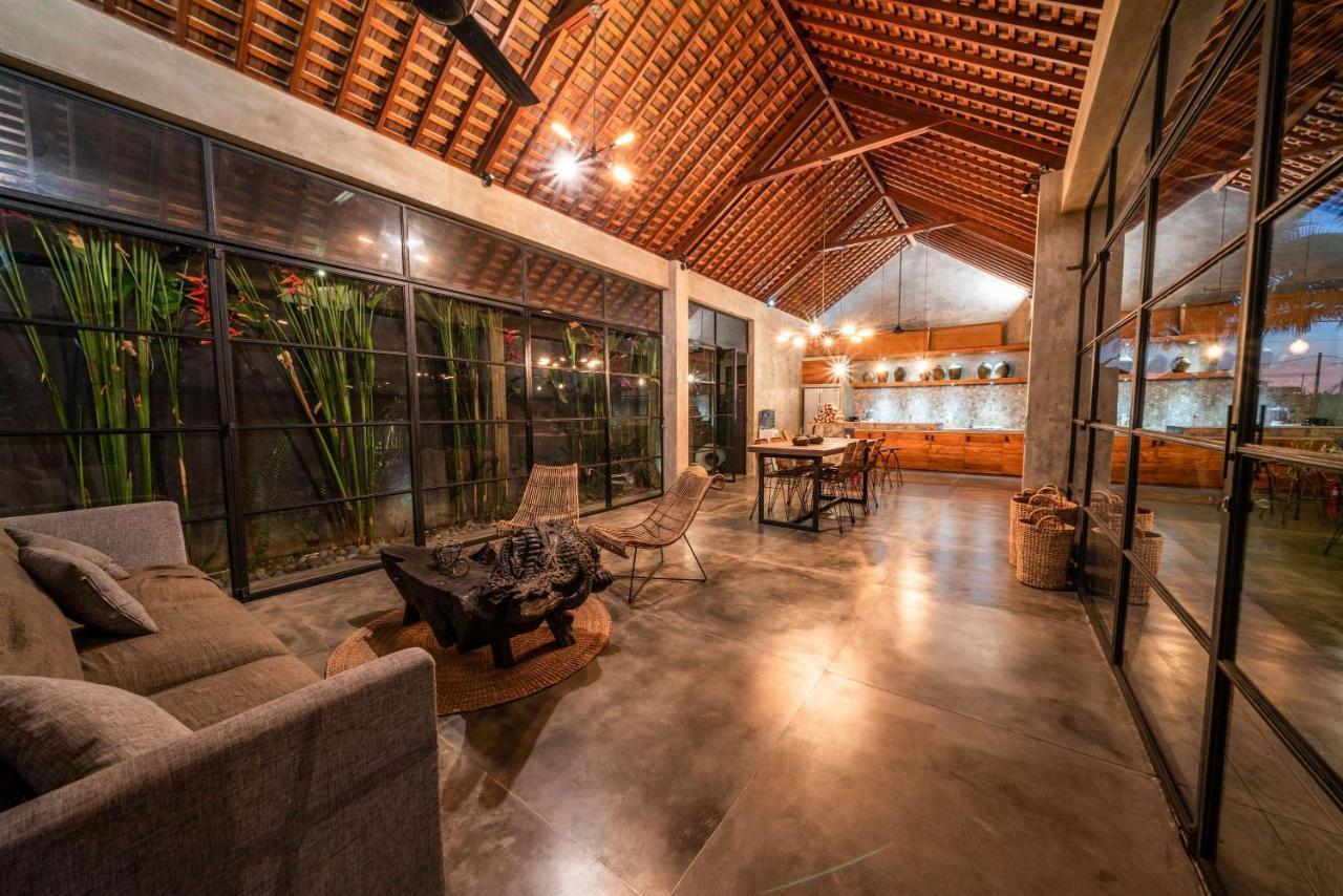 Villa Wirtiga - Elegant 3bdr In The Heart Of Canggu!
