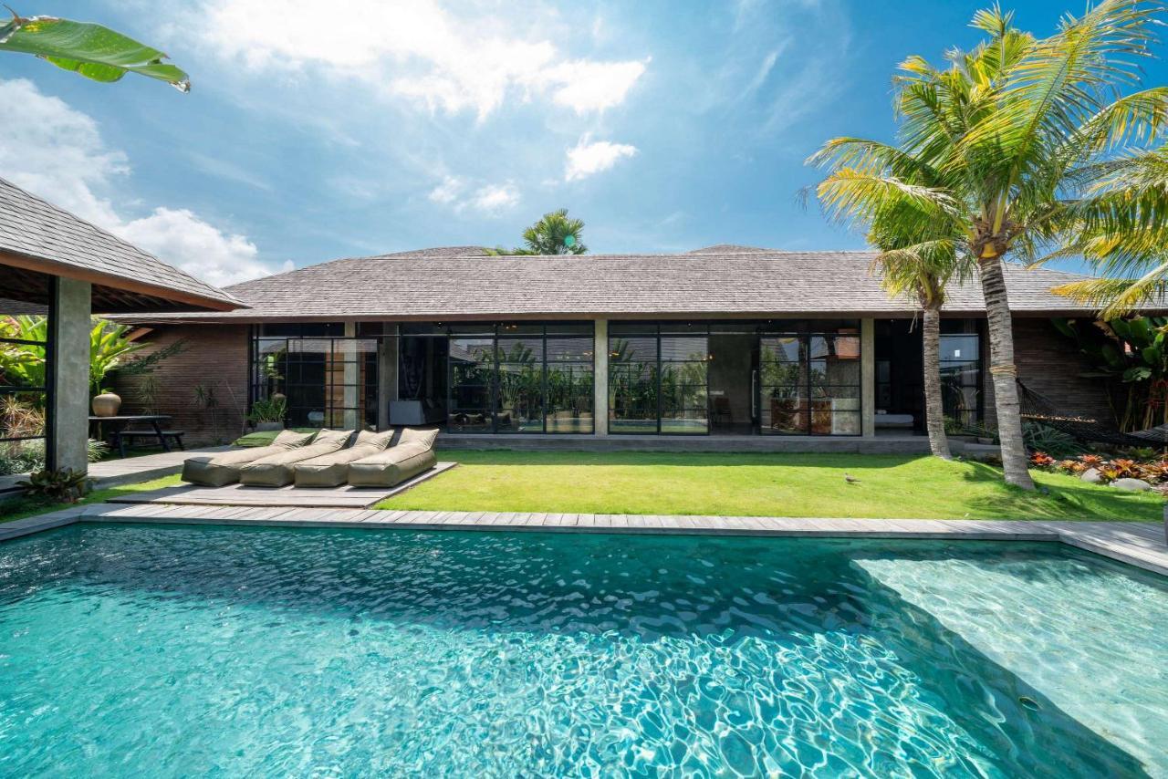 Wirtiga - Elegant 3bdr In The Heart Of Canggu!