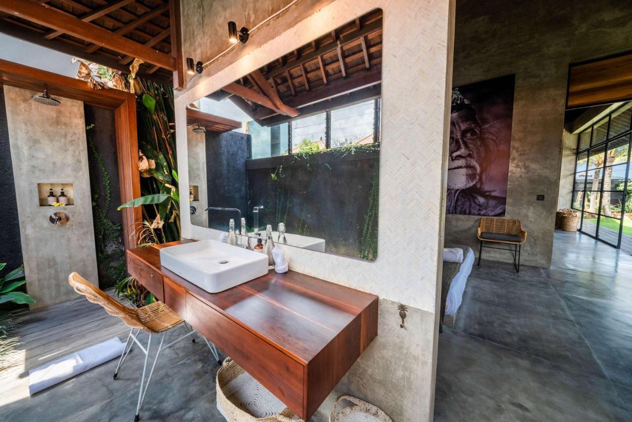 Wirtiga - Elegant 3bdr In The Heart Of Canggu! *