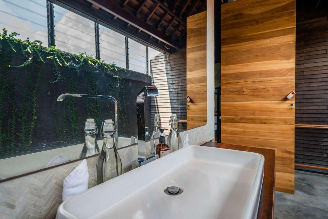 Villa Wirtiga - Elegant 3bdr In The Heart Of Canggu!