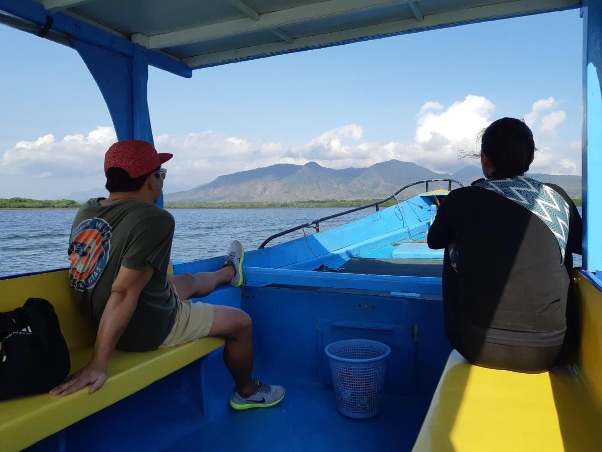 Friend House & Surf Guest house Airsatang