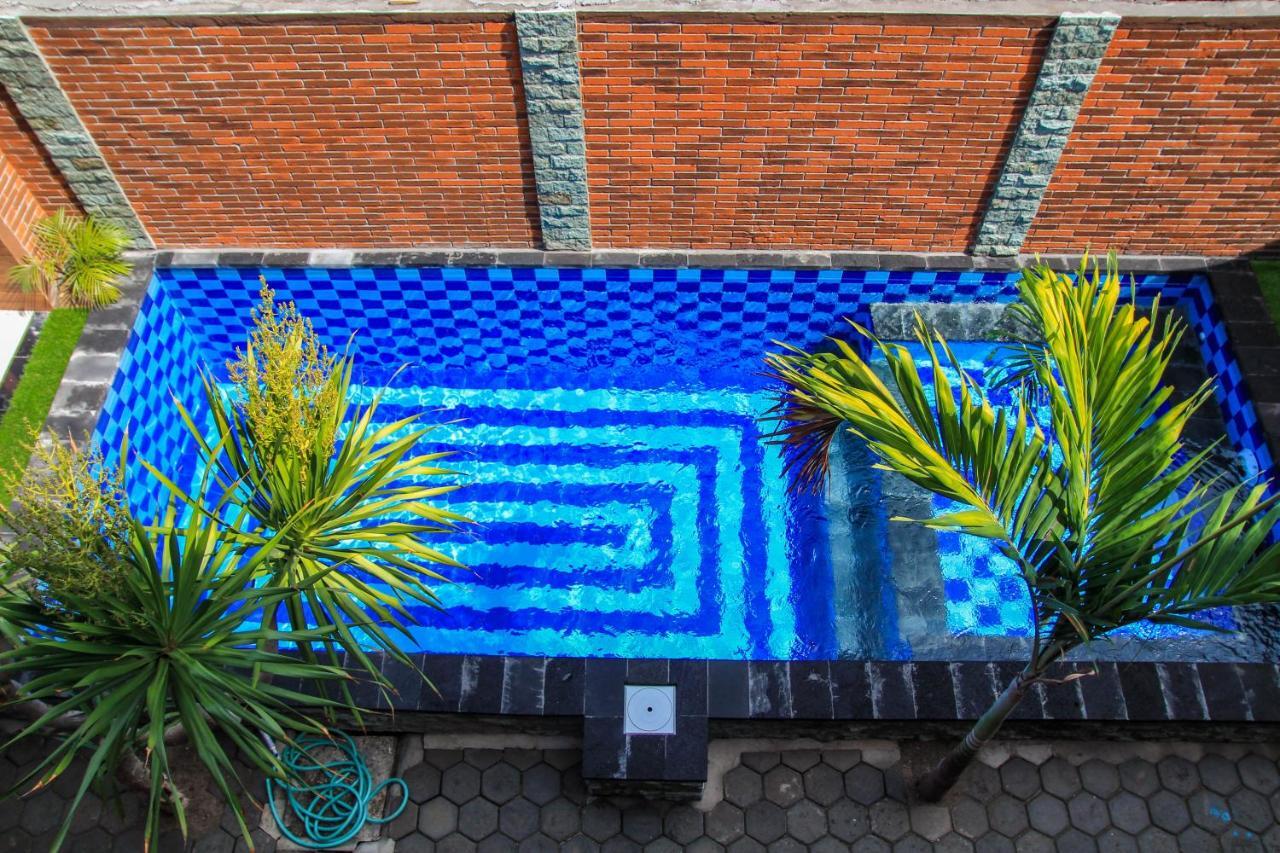 Guest house D'tegal House