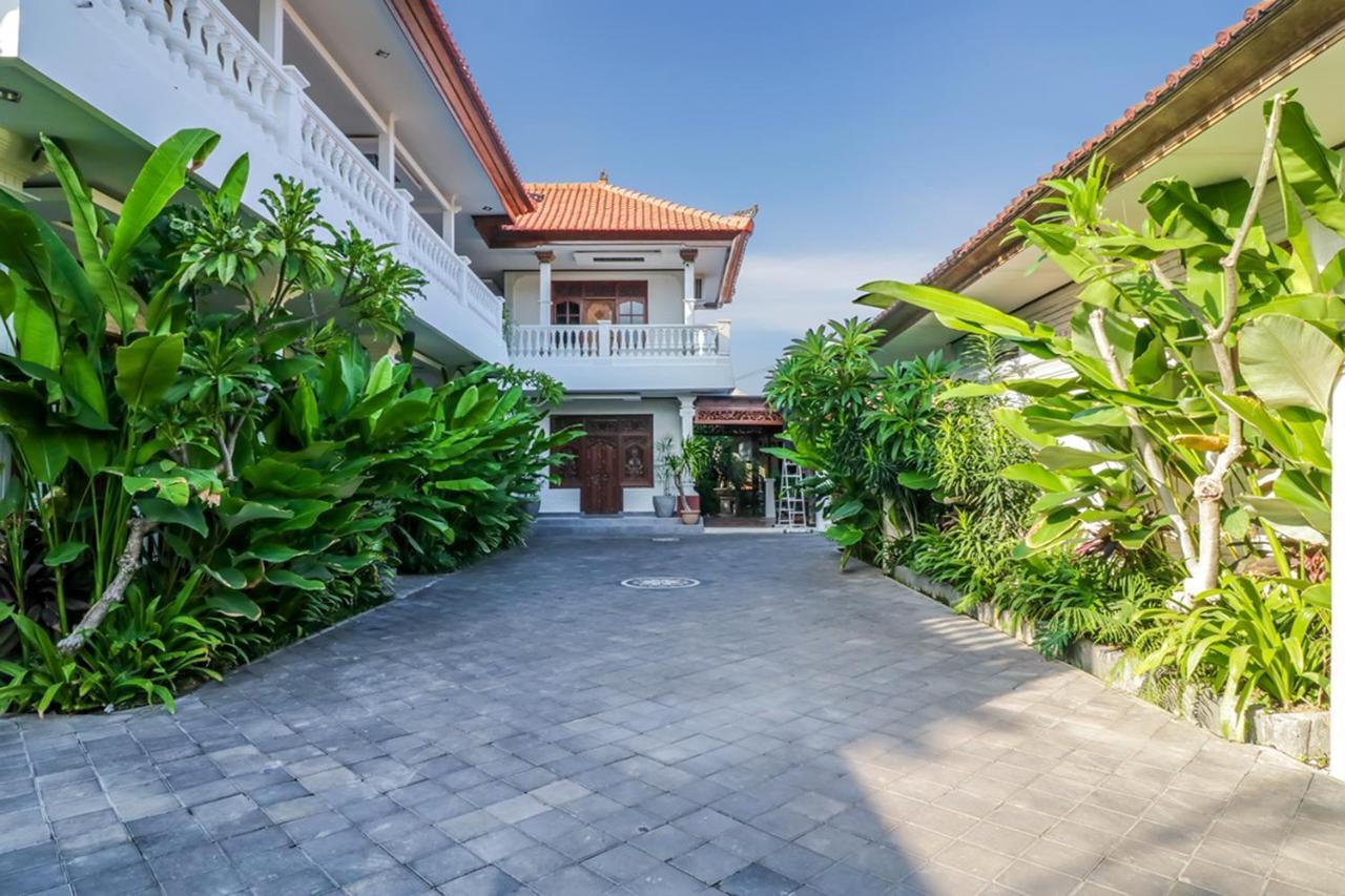 Oyo 2679 Exis Tropical And 2* Sanur (Bali)