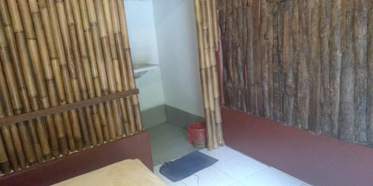Made Roejas * Uluwatu (Bali)