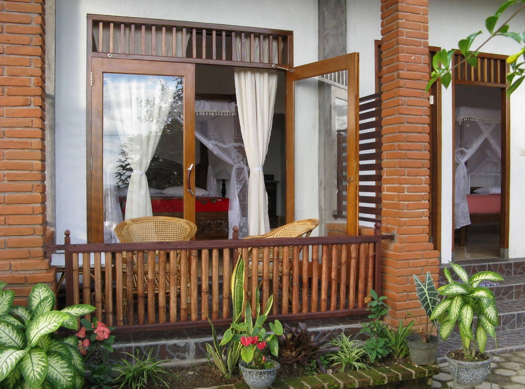 Karang Sari & Restaurant 2*