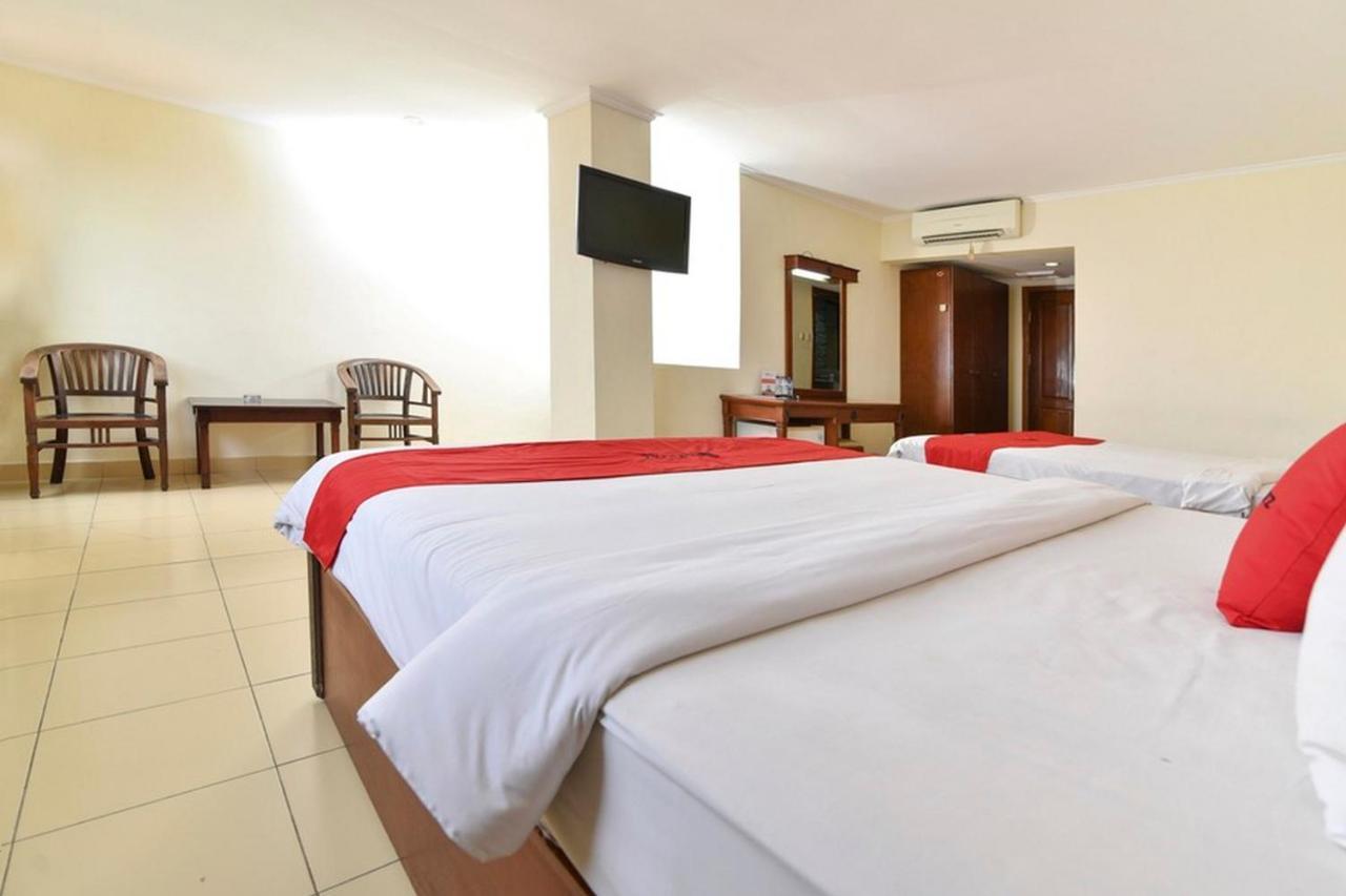 Wisma tamu Reddoorz @ Raya Kuta 2*