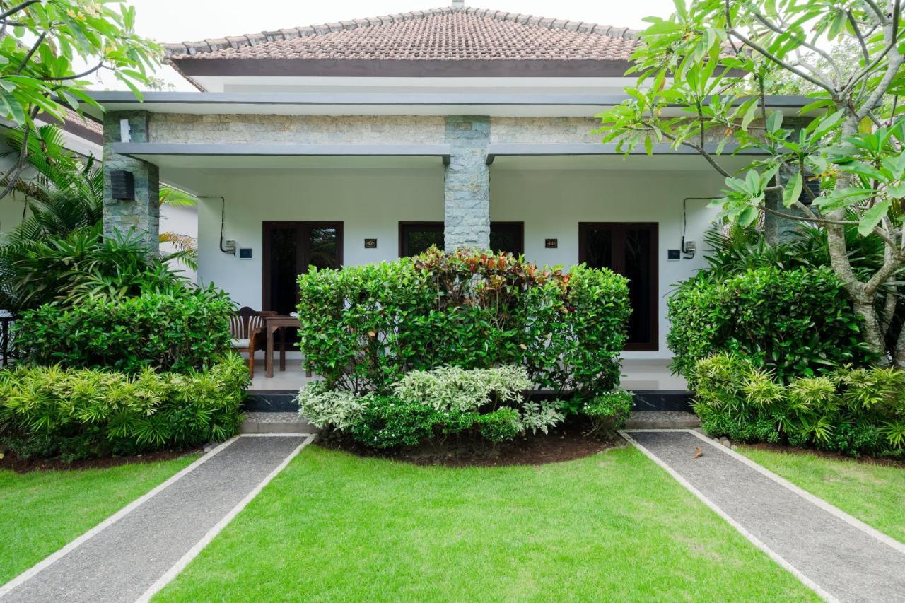 Wira & * Uluwatu (Bali)