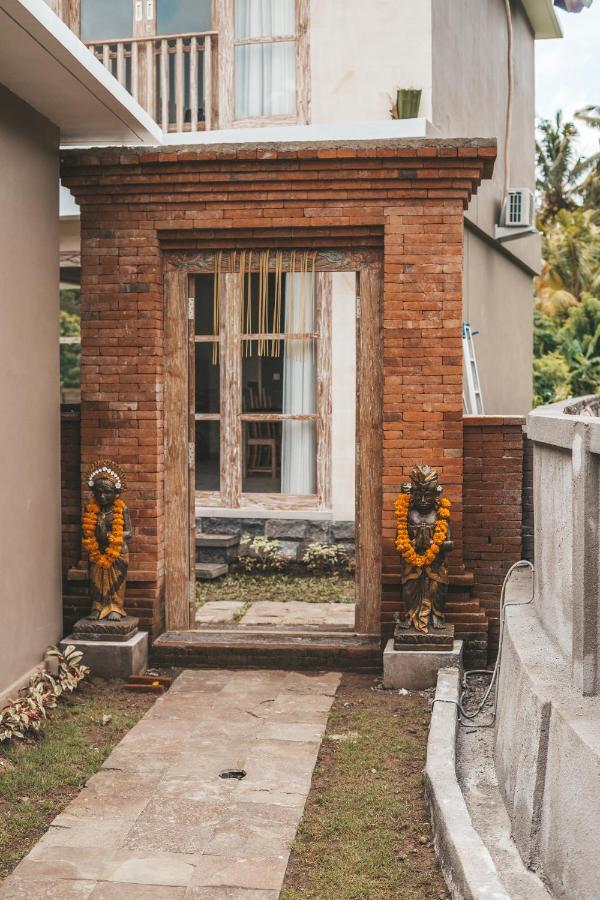 Alamdhari And Sidemen (Bali)